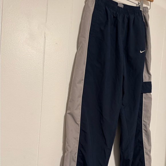 NIKE BOYS WIND PANTS SIZE 14-16 used like a new - Picture 2 of 12